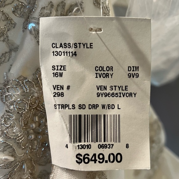 David’s Bridal - Picture 12 of 12